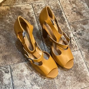 Tan heel, 5 inch